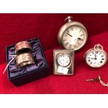 A PAIR OF HALLMARKED SILVER NAPKIN RINGS, A CARRS SILVER FRONTED DESK CLOCK, A SOLATIME POCKET WATCH