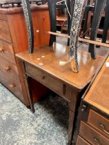 A VINTAGE OAK SEWING MACHINE IN FITTED OAK TABLE BASE