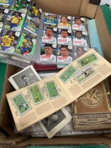 FOOTBALL CIGARETTE CARDS TOGETHER WITH A GUIDE TO THEM DATED 1890-1940