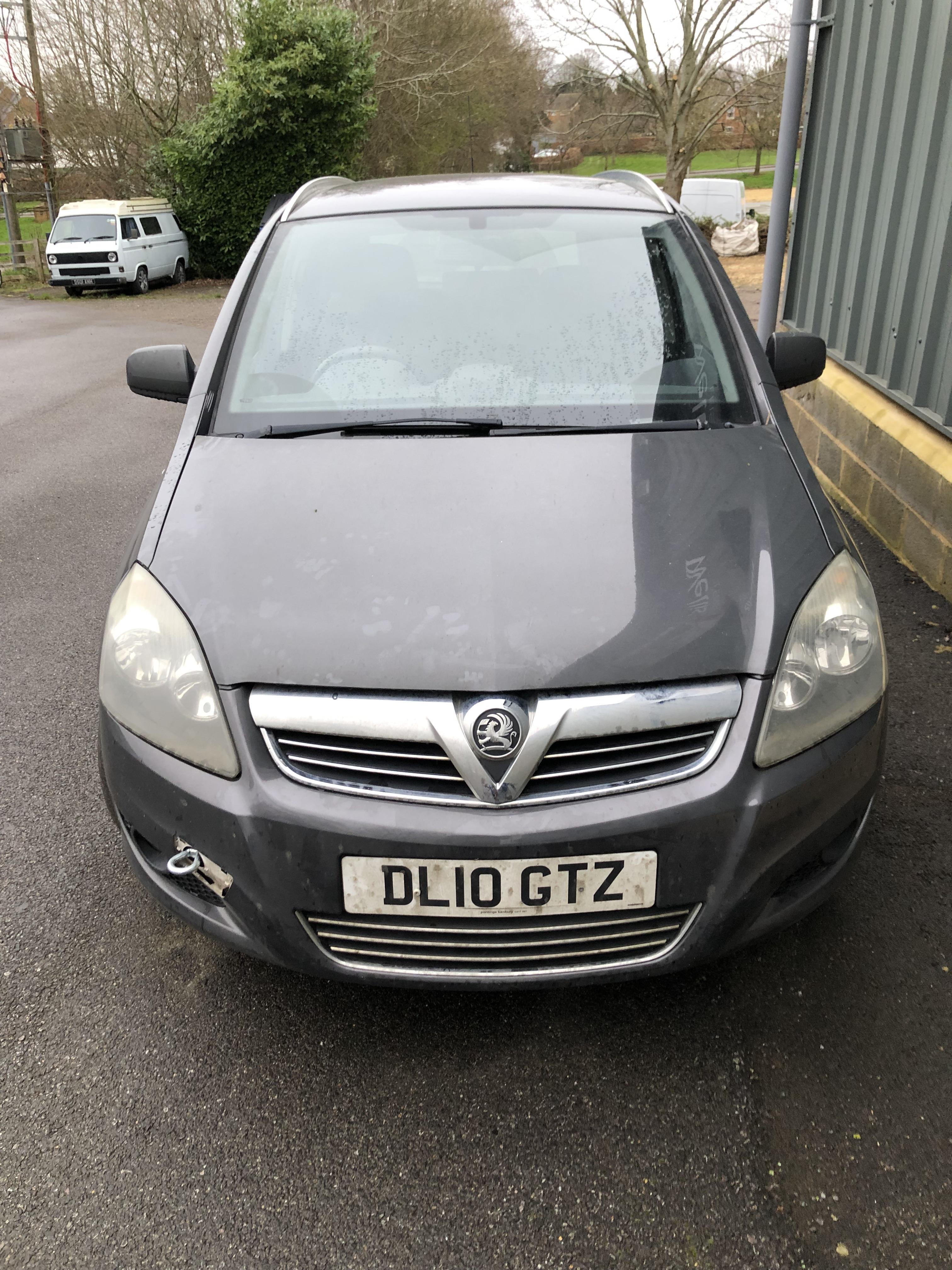 A 2010 VAUXHALL ZAFIRA 1.8 PETROL FOR SPARES OR REPAIRS (NON RUNNER) WITH 3+MONTHS MOT. - Image 2 of 11