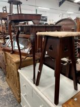 AN EDWARDIAN MAHOGANY LAMP TABLE AND A SMALL STAND (2)