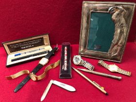 A HALLMARKED SILVER GOLFING PHOTO FRAME, A GOLD FILLED CROSS PEN. SHEAFFER PEN, A LIFE LONG SILVER