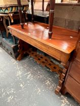A VICTORIAN MAHOGANY ONE DRAWER SIDE TABLE