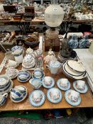 ROYAL ALBERT, ROYAL VALE AND OTHER TEA WARES, AN OIL LAMP, AN IMARI AND OTHER PLATES