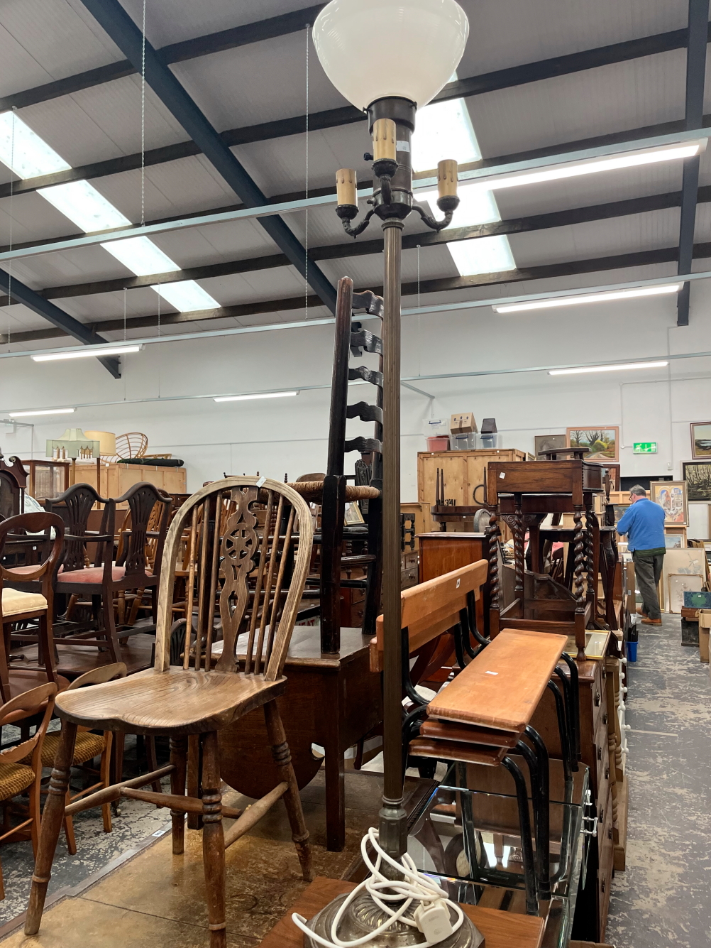 A RETRO SILVERED METAL TORCHERE FLOOR LAMP