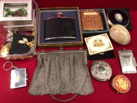 A CONTINENTAL .925 SILVER MESH EVENING BAG, VARIOUS COMPACTS, WATCHES AND COSTUME JEWELLERY.
