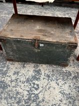 A VINTAGE IRON BOUND LIFT TOP TOOL BOX, CONTAINING VARIOUS MOTORS AND PARTS