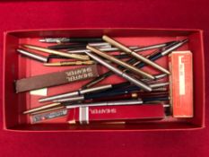 A COLLECTION OF VINTAGE AND OTHER PENS TO INCLUDE PENTAL, MESSENGER,ZTC, PARKER, CROSS ETC.