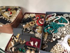 A LARGE COLLECTION OF VINTAGE AND LATER MIXED COSTUME JEWELLERY, EARRINGS, BEADED NECKLACES,