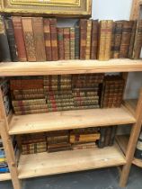 AN EXTENSIVE COLLECTION OF ANTIQUARIAN LEATHER BOUND BOOKS, VARIOUS REFERENCE  BOOKS, HEMMINGWAY