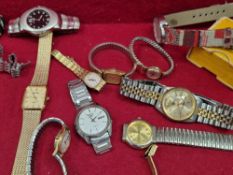 A COLLECTION OF VINTAGE AND OTHER WRISTWATCHES TO INCLUDE SEIKO, SEKONDA, ROTARY, RICHELIUE,