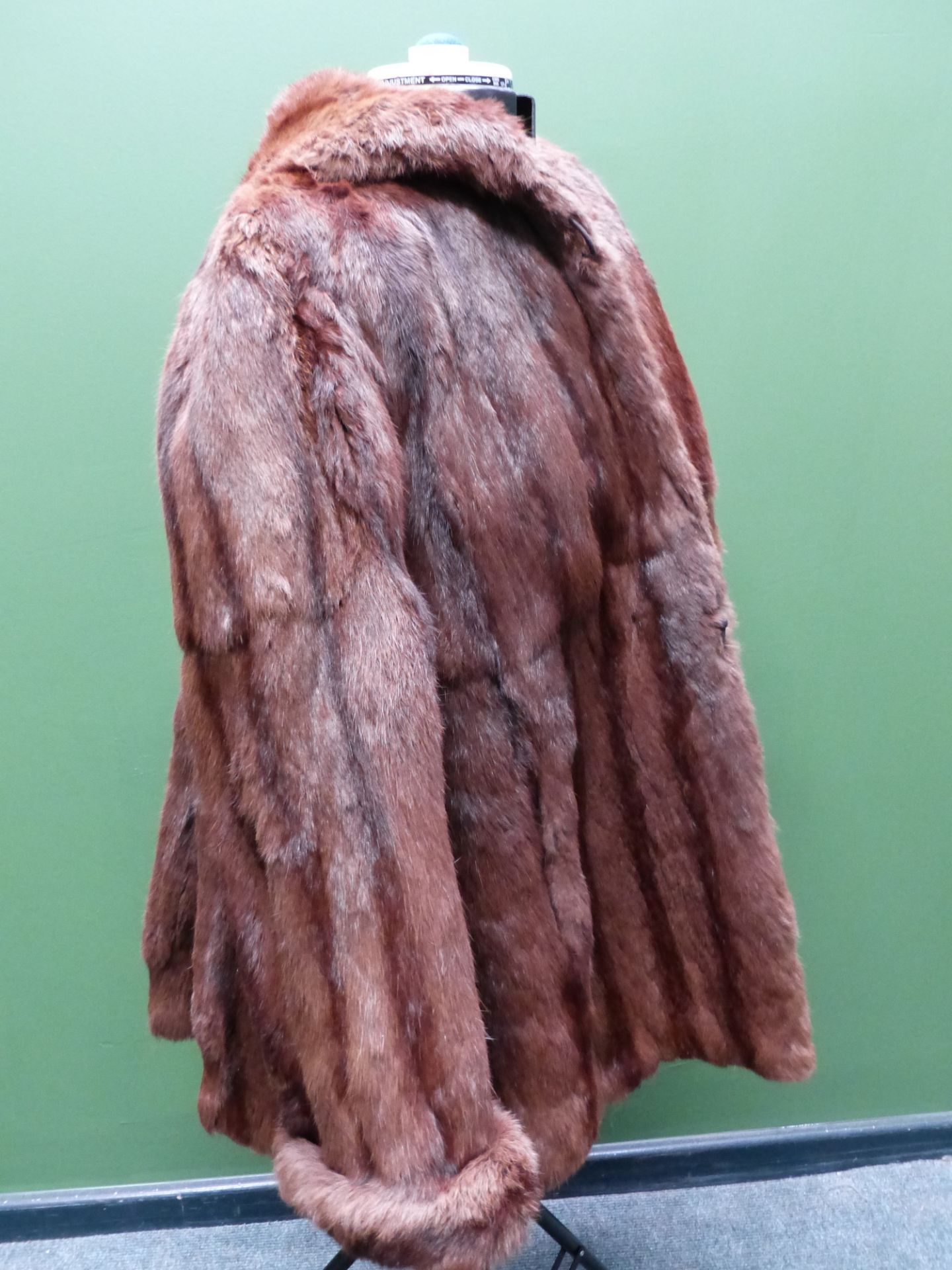 COAT. CREATED BY L.P. LAZARE & CO LIMITED MONTREAL. SHOULDER TO CUFF 58cm. SHOULDER TO HEM 74cm. PIT - Bild 4 aus 13