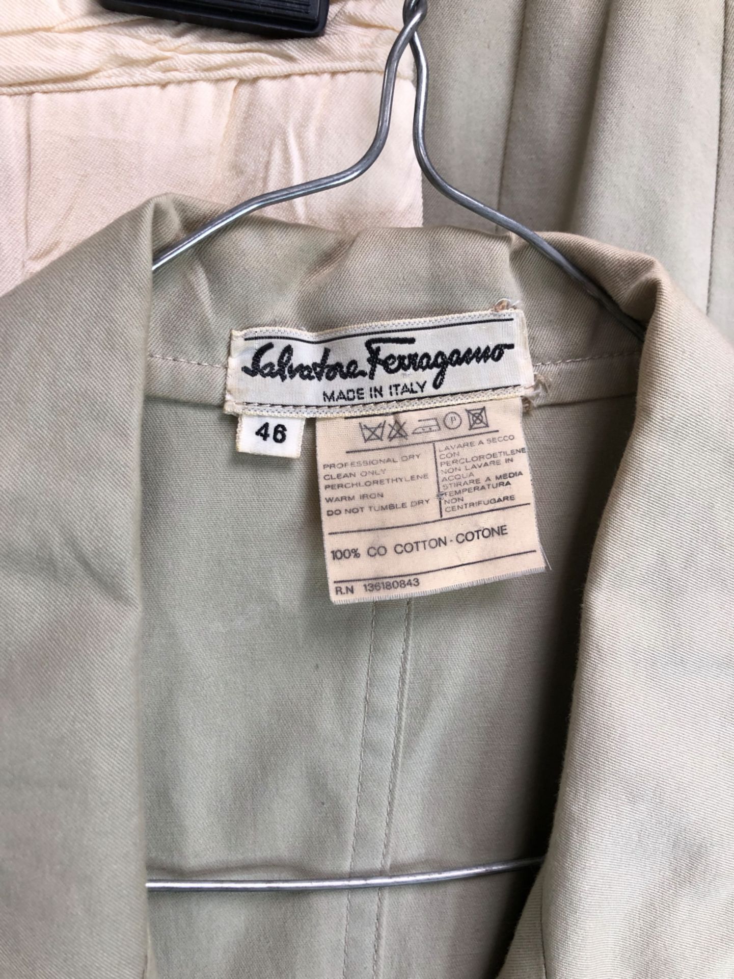 AN ISTANTE ITALY CREAM TROUSER SUIT SIZE 44, TOGETHER WITH A 100% COTTON SALVATORE FERRAGAMO - Image 3 of 13