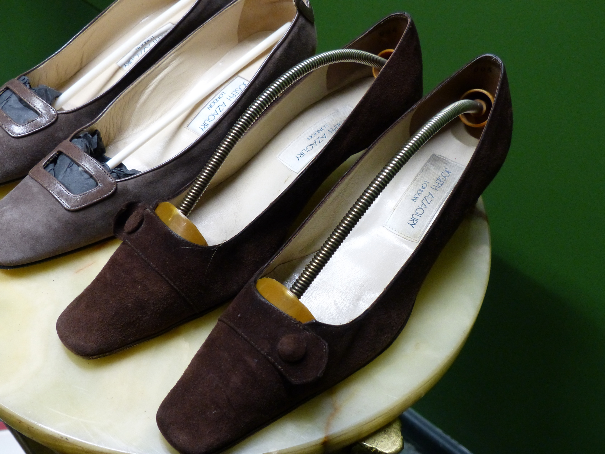 SHOES. TWO PAIRS OF JOSEPH AZAGURY LONDON.. SUEDE HEELED SHOES TAUPE SIZE EUR 39.5 AND SUEDE BROWN - Image 3 of 11
