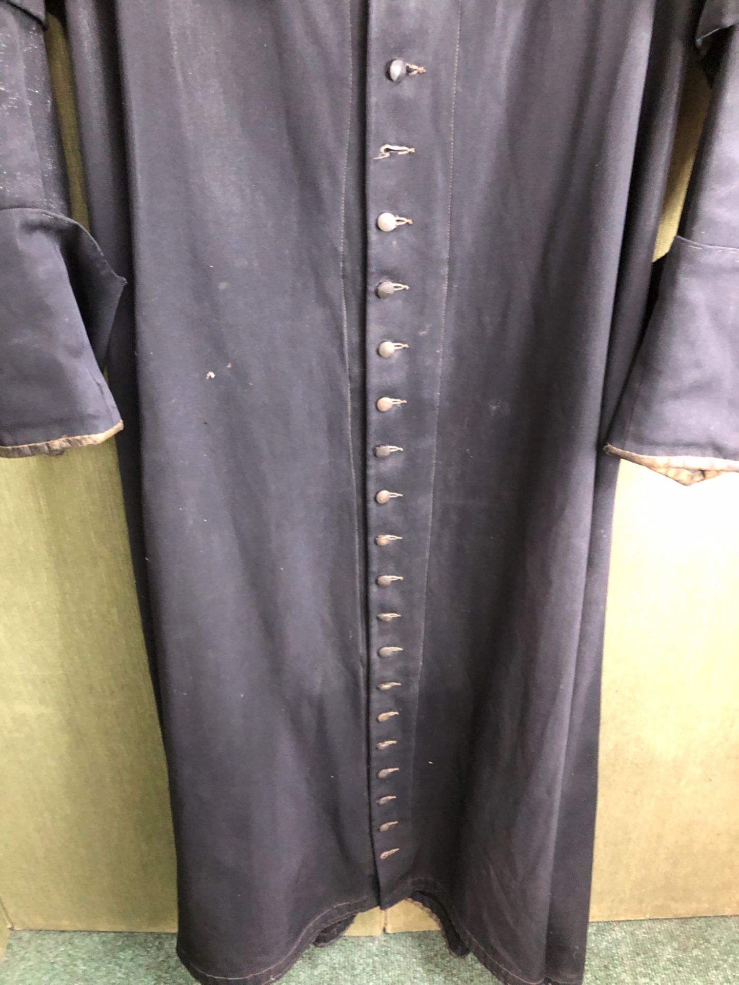 CASSOCK. A ROMAN CATHOLIC PRIESTS BLACK CAPED CASSOCK WITH LEATHER BOUND SLEEVE CUFFS, SHOULDER TO - Image 6 of 7