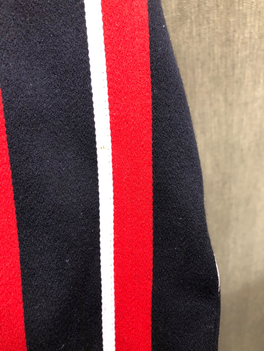 BLAZER. A MANS RED, BLACK AND WHITE BOATING BLAZER WITH ARMORIAL ON THE POCKET. PIT TO PIT 46cms, - Image 6 of 10