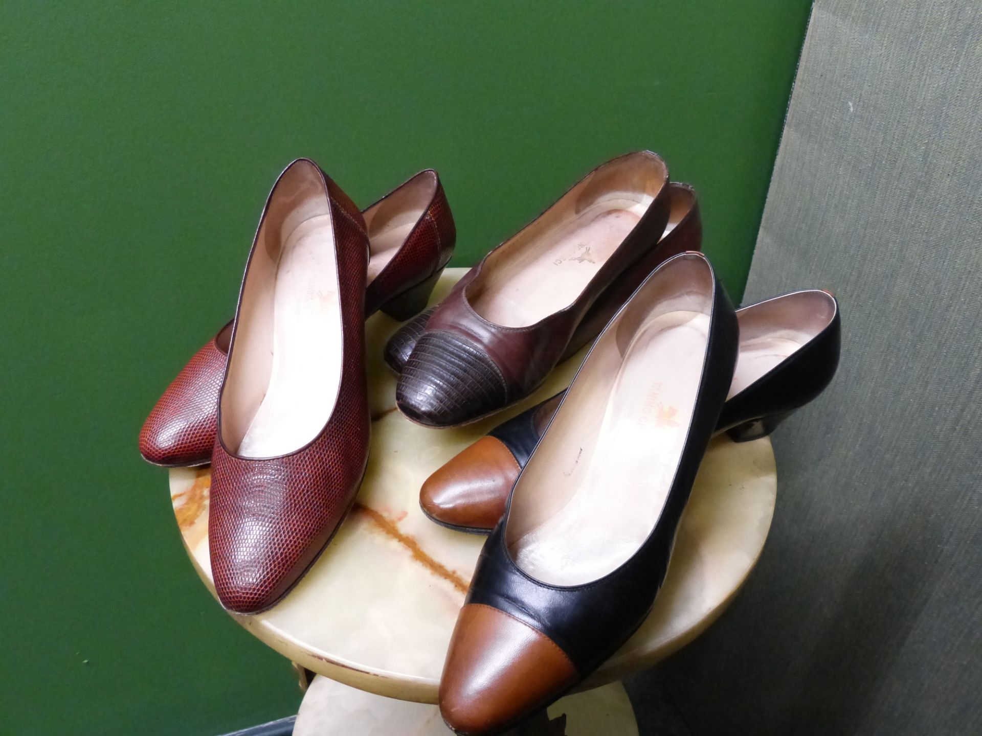 SHOES. THREE PAIRS TANINO CRISCI BROWN HEALS EU SIZE 39.5. NAVY AND BROWN HEALS EUR SIZE 39. BROWN - Image 2 of 11