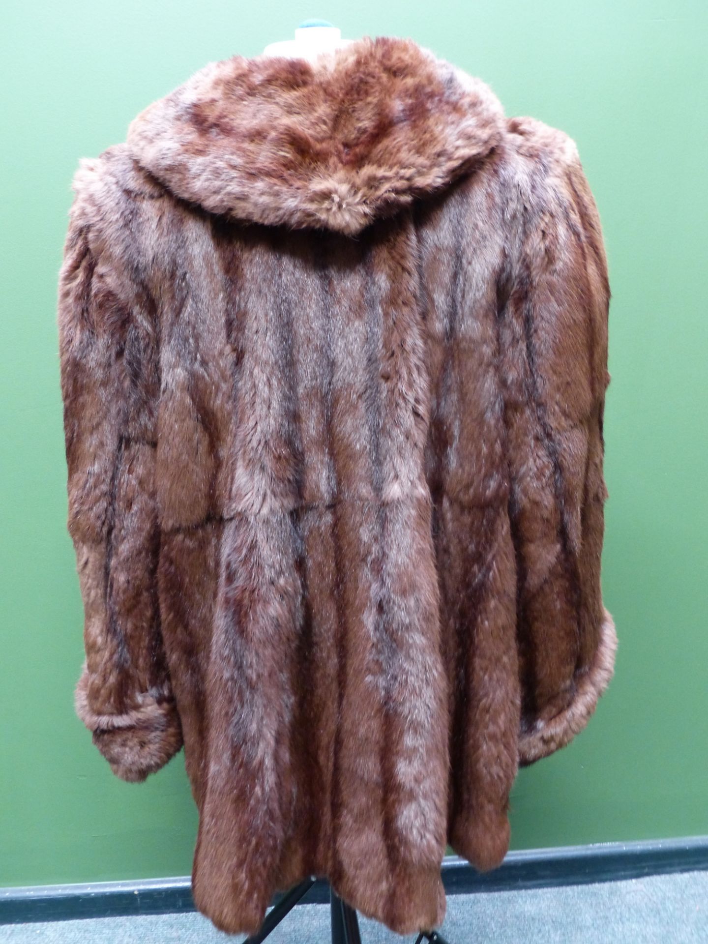 COAT. CREATED BY L.P. LAZARE & CO LIMITED MONTREAL. SHOULDER TO CUFF 58cm. SHOULDER TO HEM 74cm. PIT - Image 3 of 13