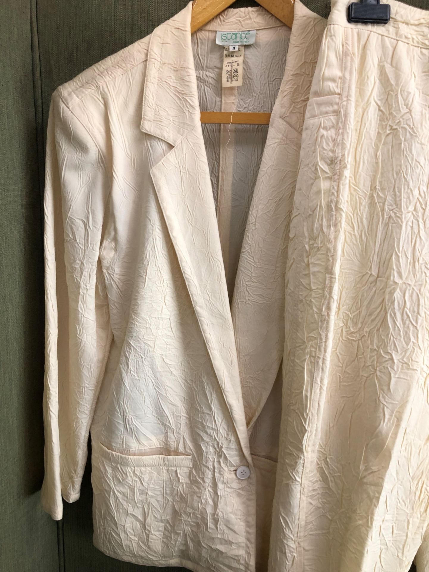 AN ISTANTE ITALY CREAM TROUSER SUIT SIZE 44, TOGETHER WITH A 100% COTTON SALVATORE FERRAGAMO - Image 11 of 13