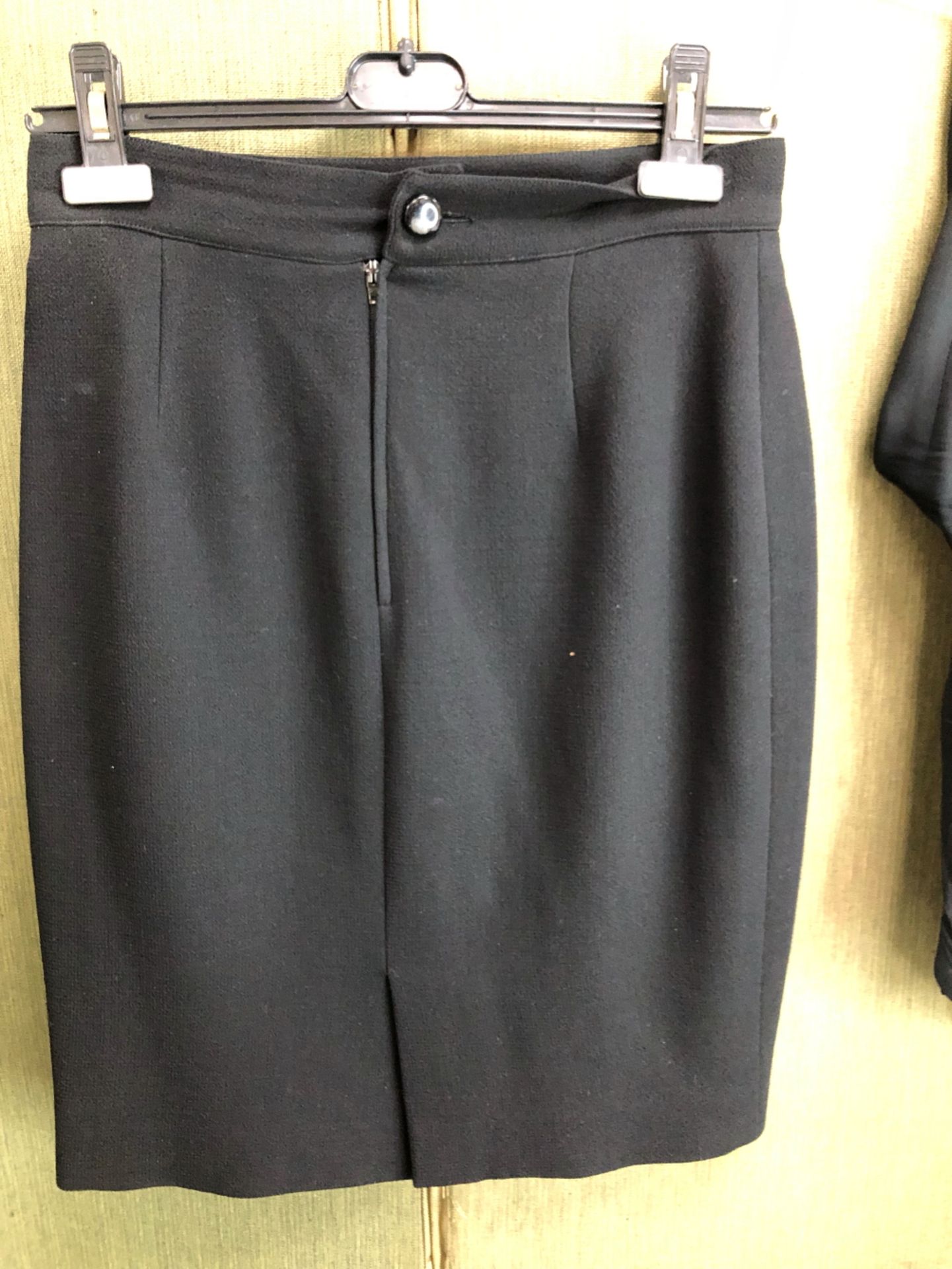 A GENNY BLACK WOOL SKIRT GB 34, A PAIR OF BLACK JOSEPH TROUSERS SIZE 42, A BLACK RENA LANGE T-SHIRT, - Image 12 of 16
