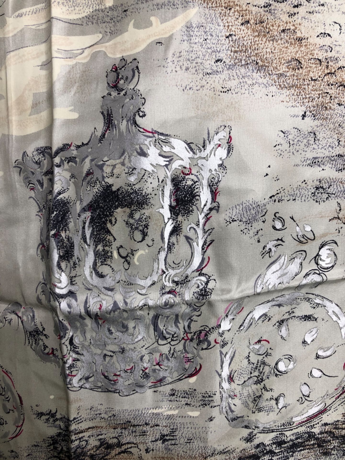 SCARF. OLIVER MESSEL, QUEEN ELIZABETH II 1977 SILVER JUBILEE SILK SCARF. 90 x 90 cm - Image 3 of 7