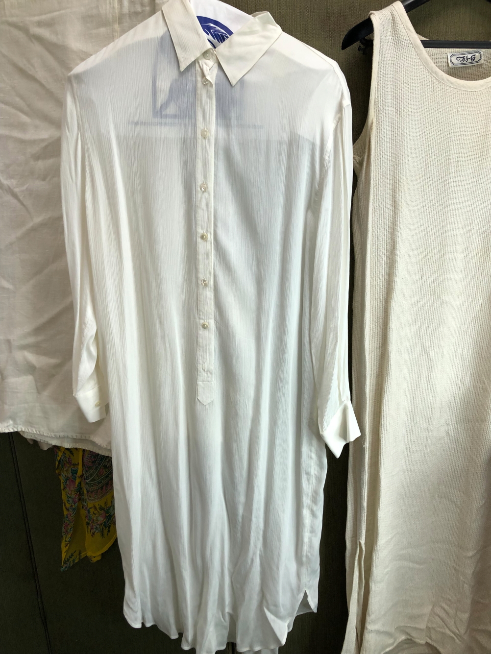 LADIES DRESSES TO INCLUDE, LAPERLA SIZE 44 BAHAMA CRUISE MEDIUM, ROBINA SIZE 46, A GREEN LINEN - Image 11 of 25