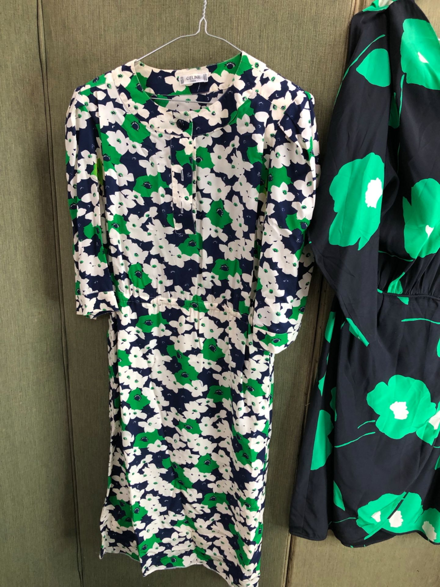 A CELINE PARIS BLUE, WHITE AND GREEN FLORAL PRINT DRESS SIZE 40, AND A FURTHER SCOOP BACK DRESS OF - Bild 2 aus 12