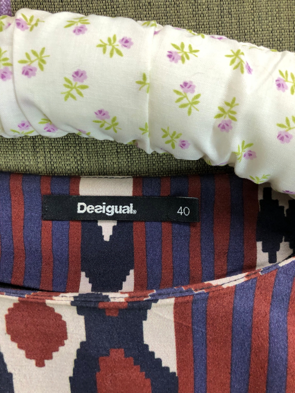 A DESIGUAL MULTI COLOURED MULTI PATTERNED MULTI PRINT COAT SIZE 42, TOGETHER WITH TWO TUNIC - Image 11 of 11