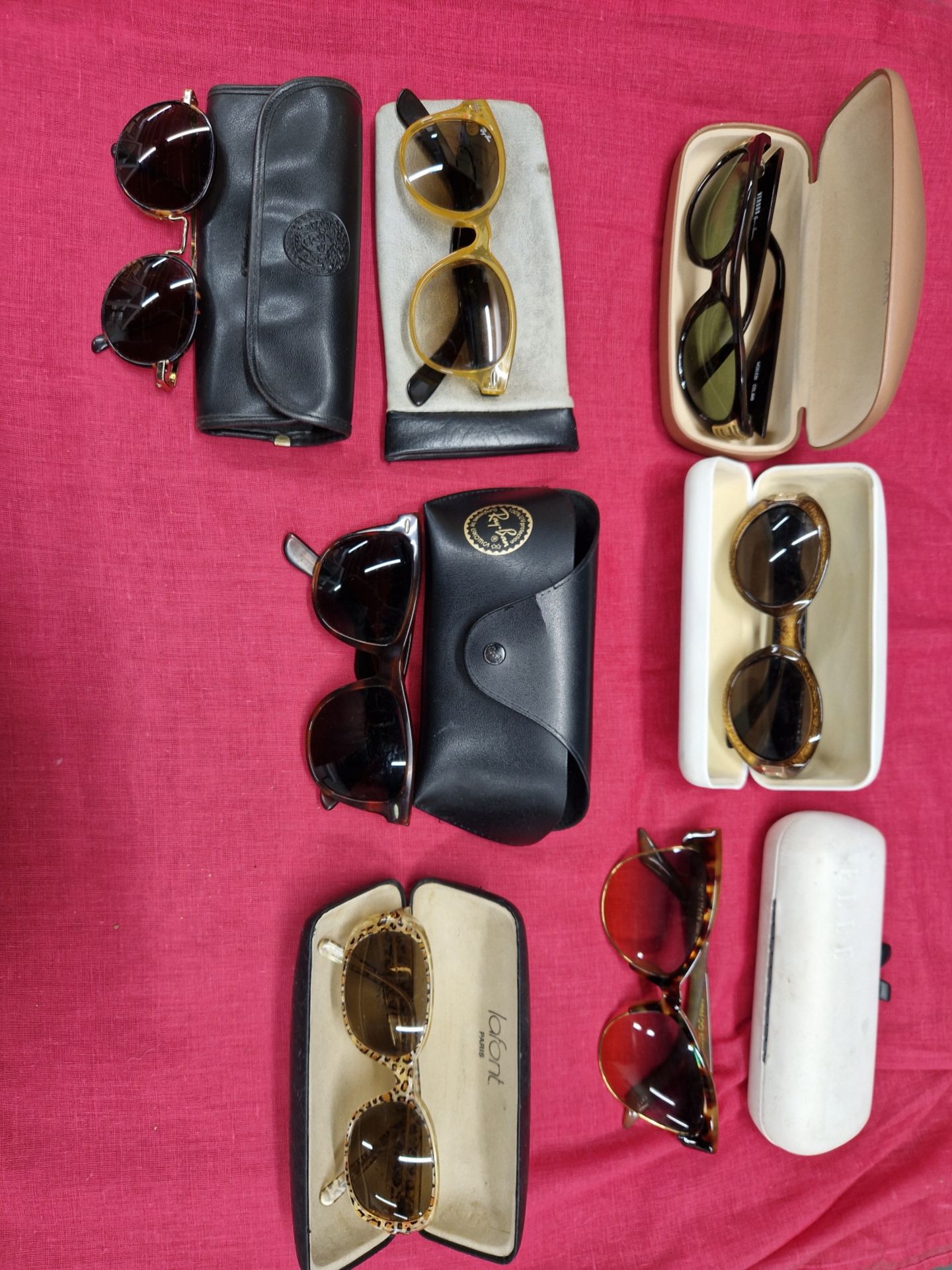 SUNGLASSES. A COLLECTION OF VARIOUS SUNGLASSES AND A MIXTURE OF VARIOUS CASES (NOT MATCHED)