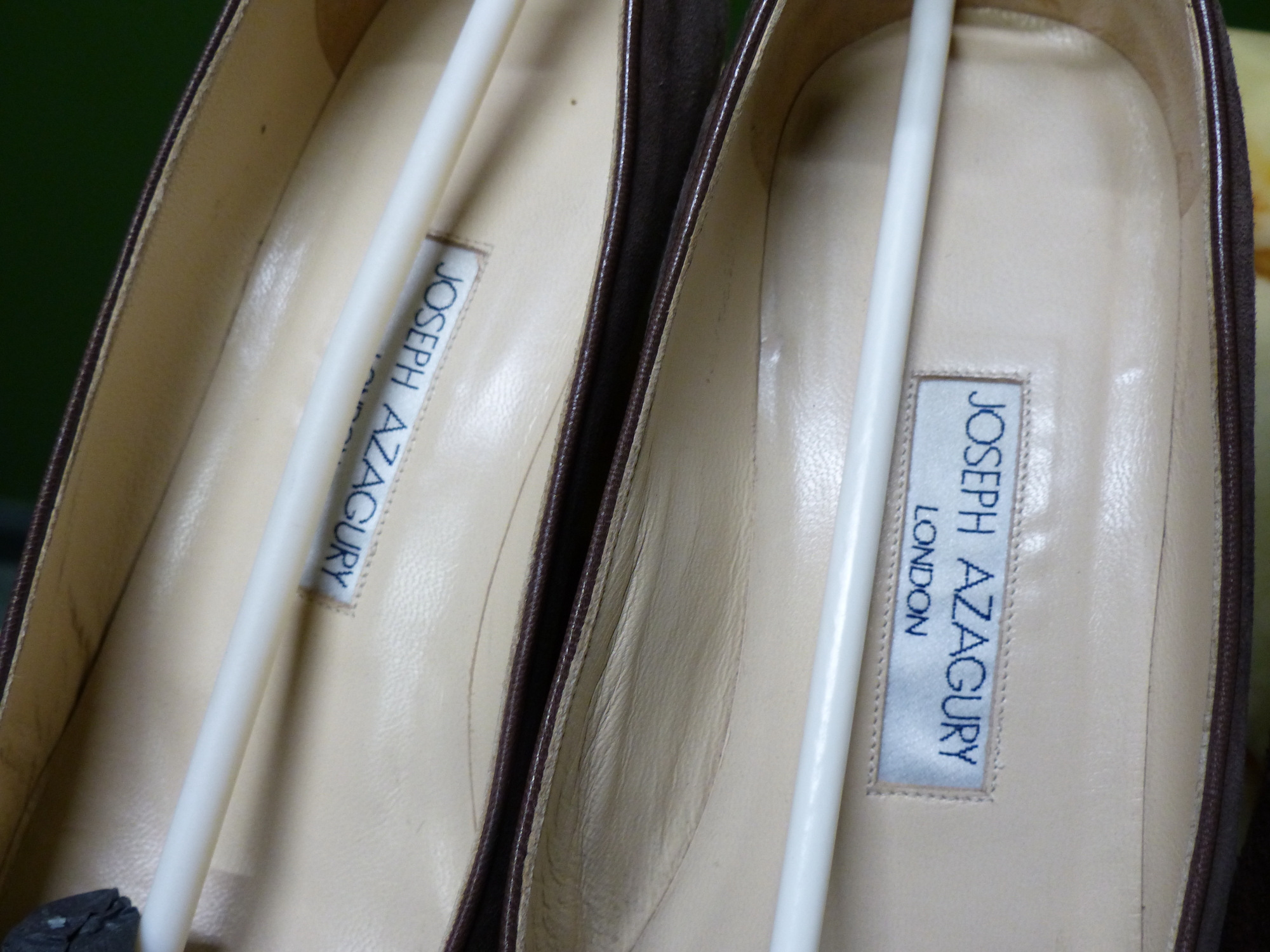 SHOES. TWO PAIRS OF JOSEPH AZAGURY LONDON.. SUEDE HEELED SHOES TAUPE SIZE EUR 39.5 AND SUEDE BROWN - Image 5 of 11