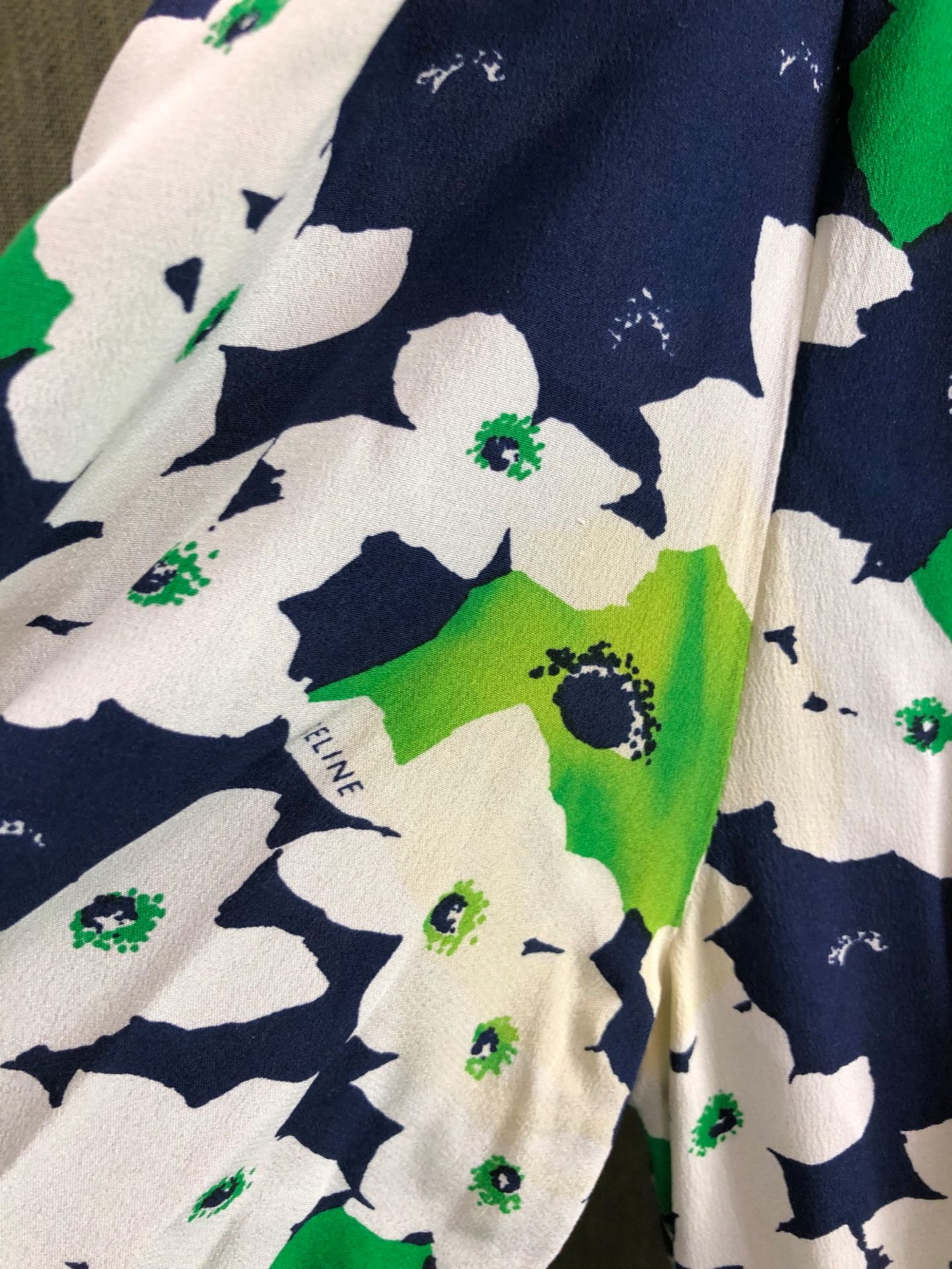 A CELINE PARIS BLUE, WHITE AND GREEN FLORAL PRINT DRESS SIZE 40, AND A FURTHER SCOOP BACK DRESS OF - Bild 12 aus 12