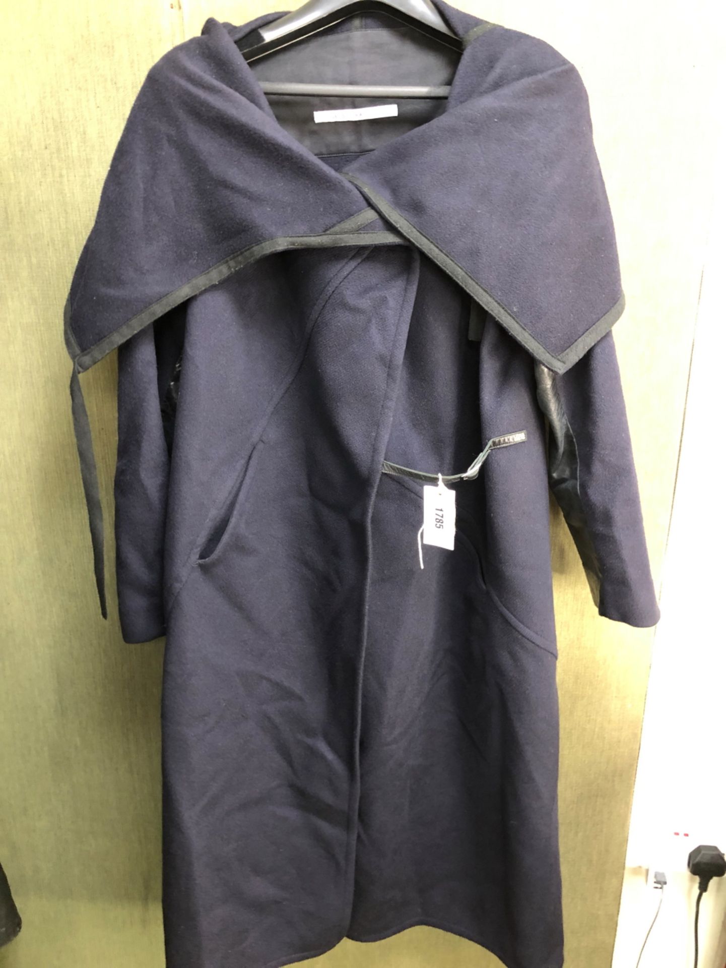 COAT: CLEMENS EN AUGUST NAVY BLUE CASHMERE AND LEATHER PANELS ON ARMS. LABEL STATES SIZE EUR 42.