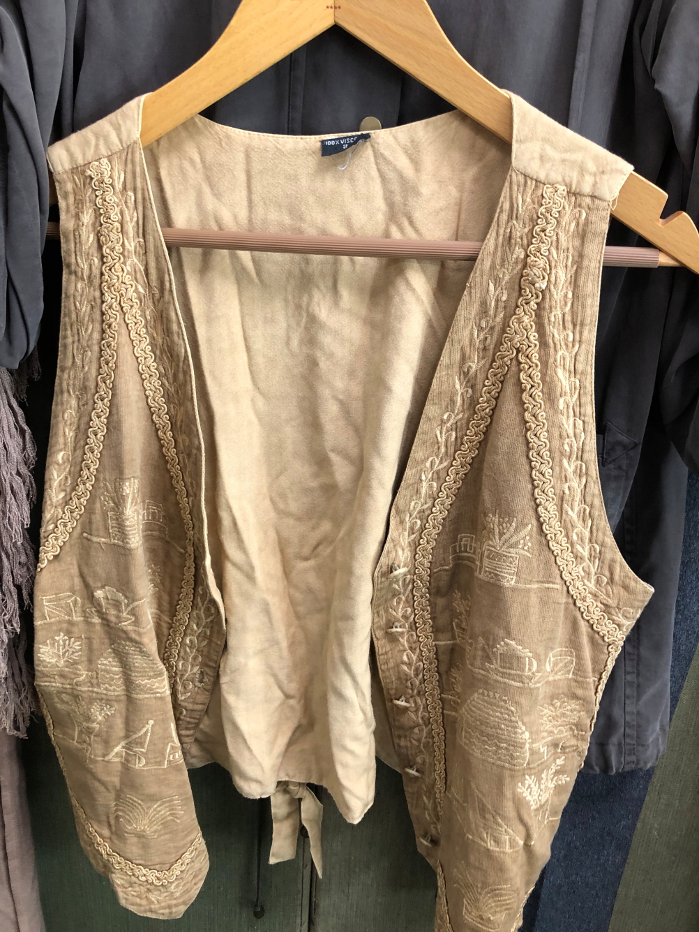 AN AMANDA WAKELEY OLIVE GREEN SILK BLOUSE SIZE 14, TOGETHER WITH A PAIR OF JING WANG FLARED JEANS - Image 2 of 16