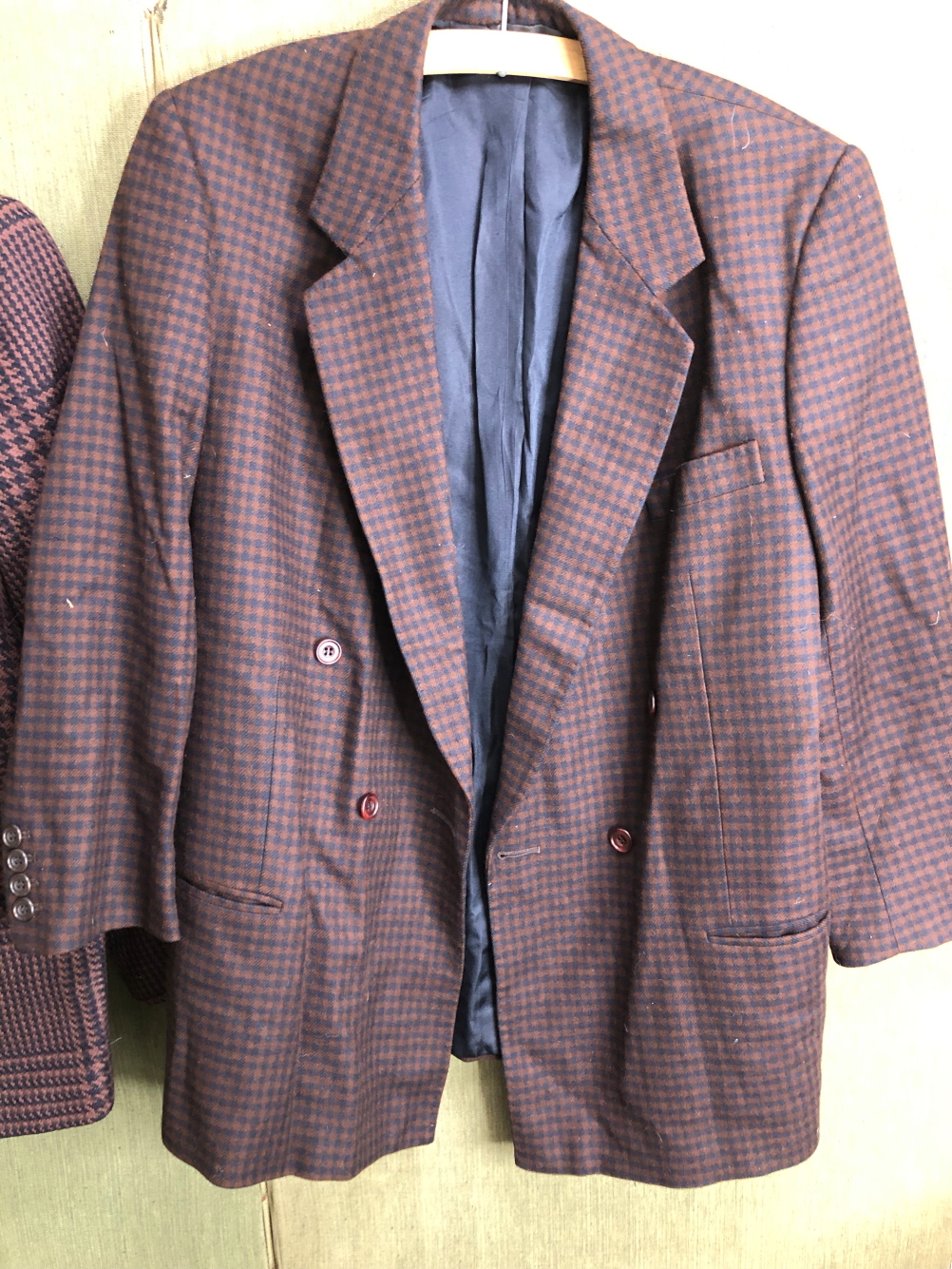 JACKET. HARRY HALL, MADE IN ENGLAND 100% WOOL AND LINED CHECK JACKET PIT TO PIT 43cms, SHOULDER TO - Image 6 of 11