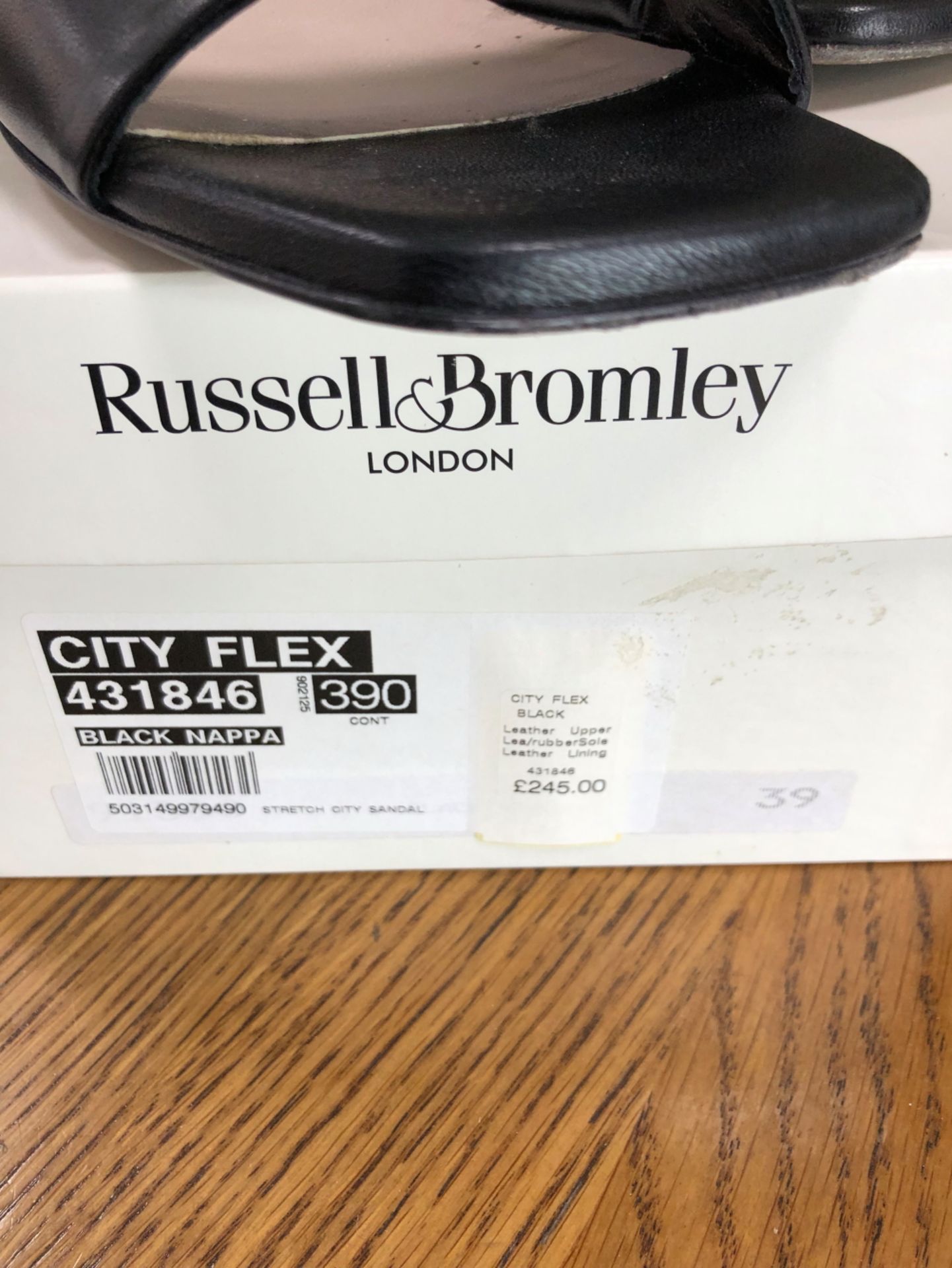 SHOES: A PAIR OF RUSSELL BROMLEY LONDON (BOXED) CITY FLEX BLACK LEATHER STRETCH SANDALS UK 6, AND - Image 3 of 8