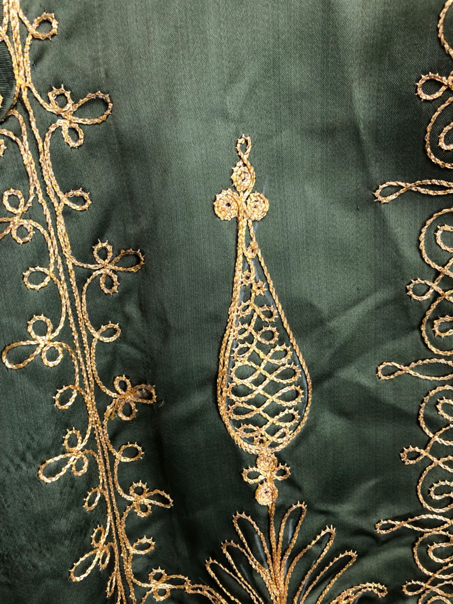 JACKET, AN INDIAN GREEN SILK JACKET EMBROIDERED IN GOLD THREAD, SLEEVE LENGTH 48cms, NECK TO HEM - Image 4 of 10