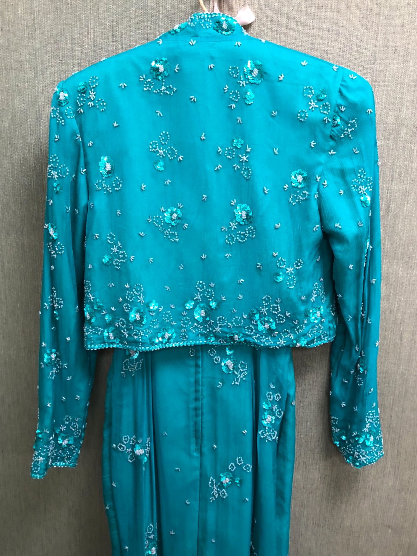 A MONSOON TWILIGHT GREEN SEQUIN DETAIL DRESS AND MATCHING JACKET UK SIZE 10 - Image 8 of 11