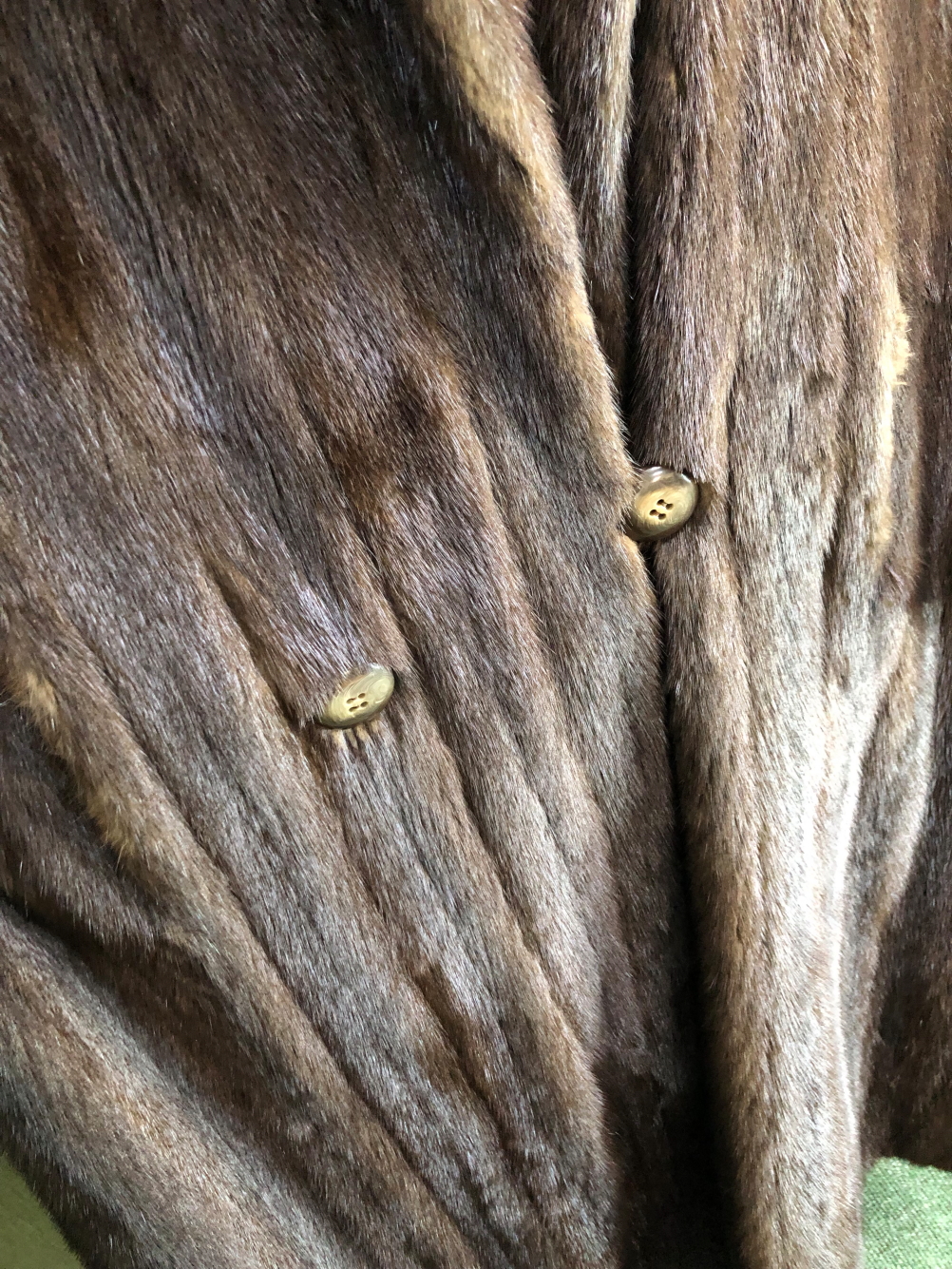 A PHILIP HOCKLEY FURS LONDON, FULL LENGTH BROWN FUR JACKET. PIT TO PIT 51cm, SHOULDER TO HEM 130cm - Image 6 of 14