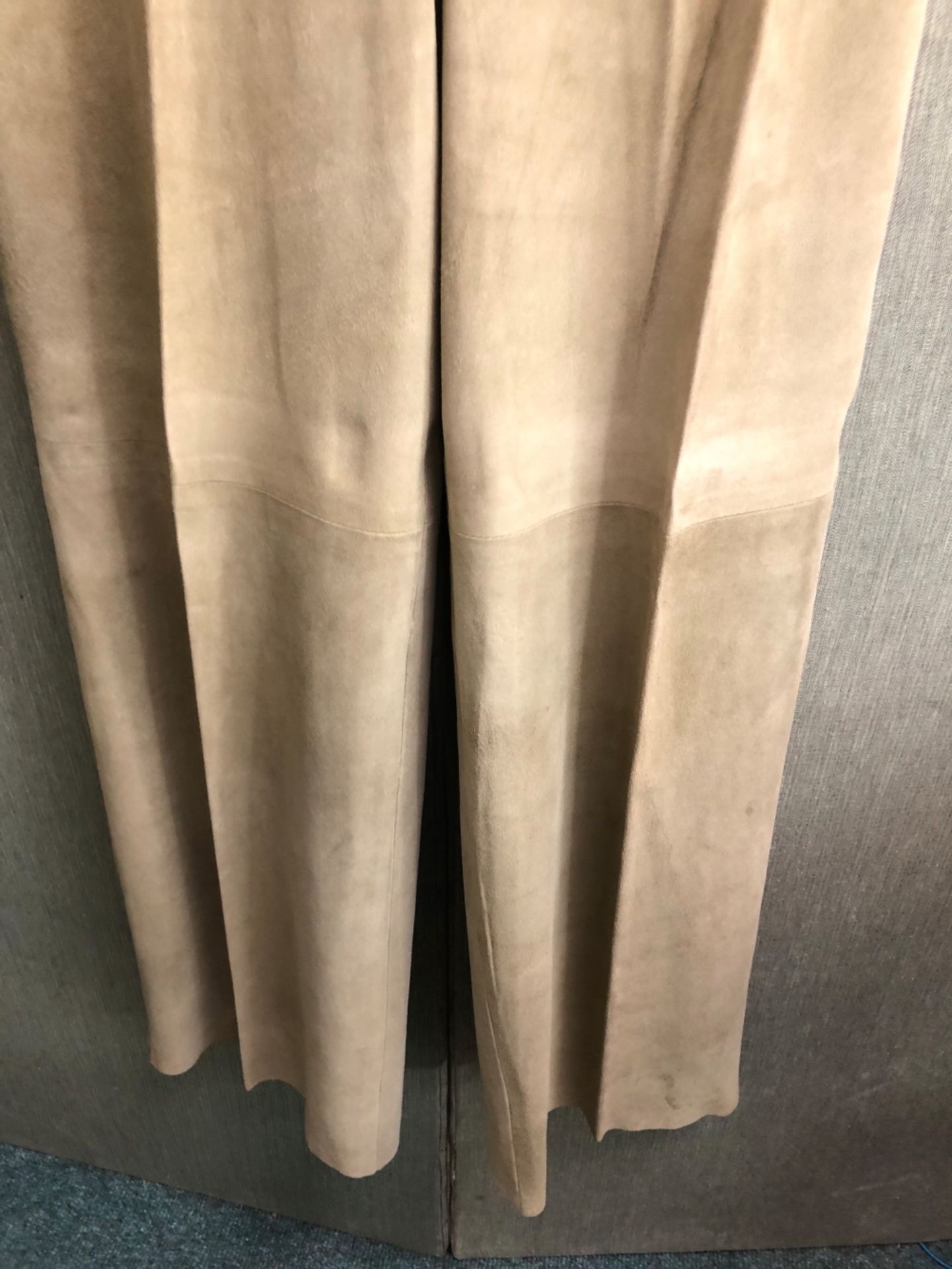 TWO PAIRS OF PATTI SEARLE PALE GREEN FLARED SUEDE TROUSERS ONE 38 INCH HE OTHER 34 INCH, TOGETHER - Image 22 of 26