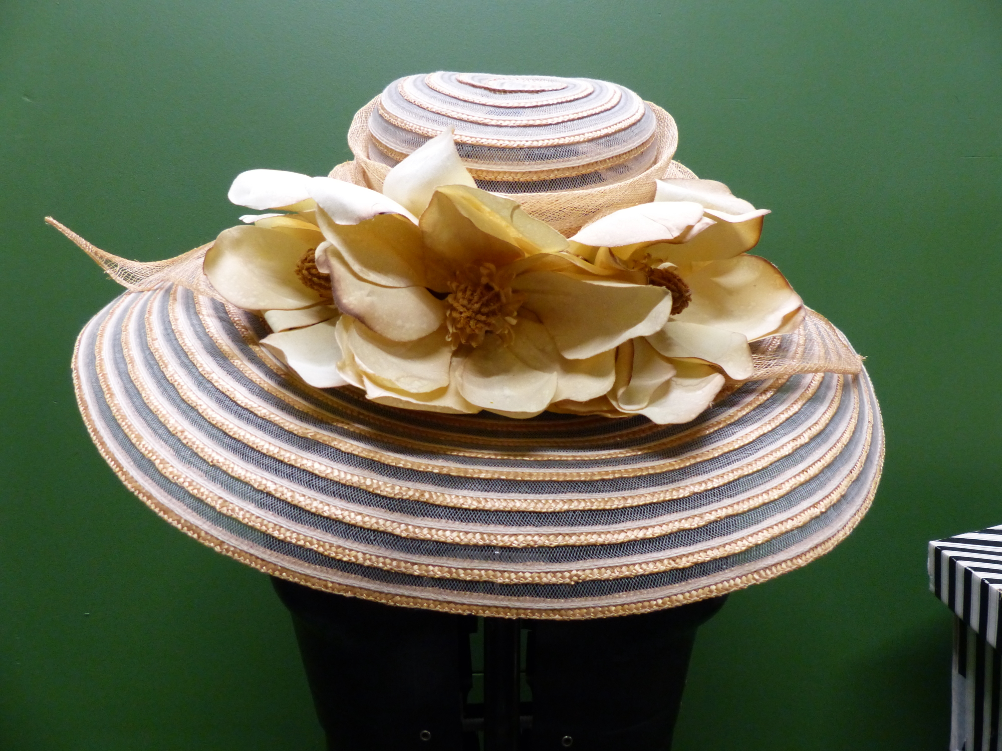 HATS. THREE LADIES HATS. WHITELEY MADE IN ENGLAND AND TWO OTHERS. - Image 4 of 12