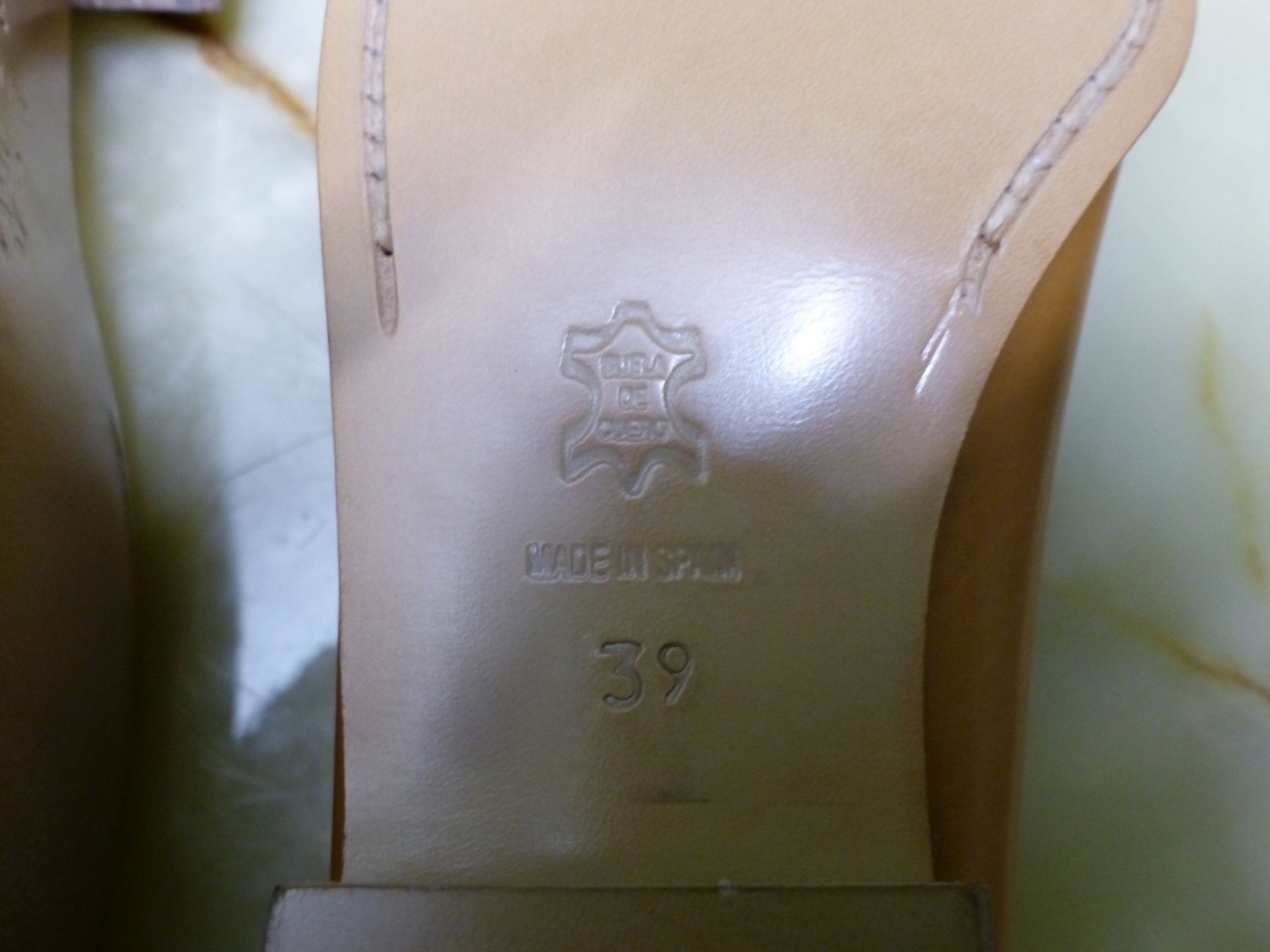 SHOES. TOLO PUERTOBANUS SPANISH TAN LEATHER MULES SIZE EUR 39. - Image 5 of 5