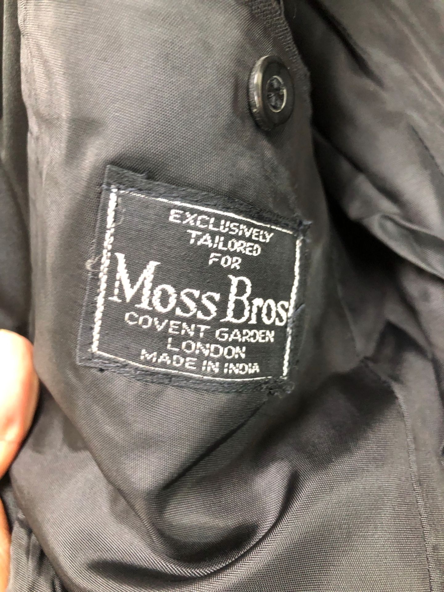 A MOSS BROS COVENT GARDEN DINNER SUIT JACKET SIZE 38 R TROUSERS L 38 (2) - Image 2 of 6