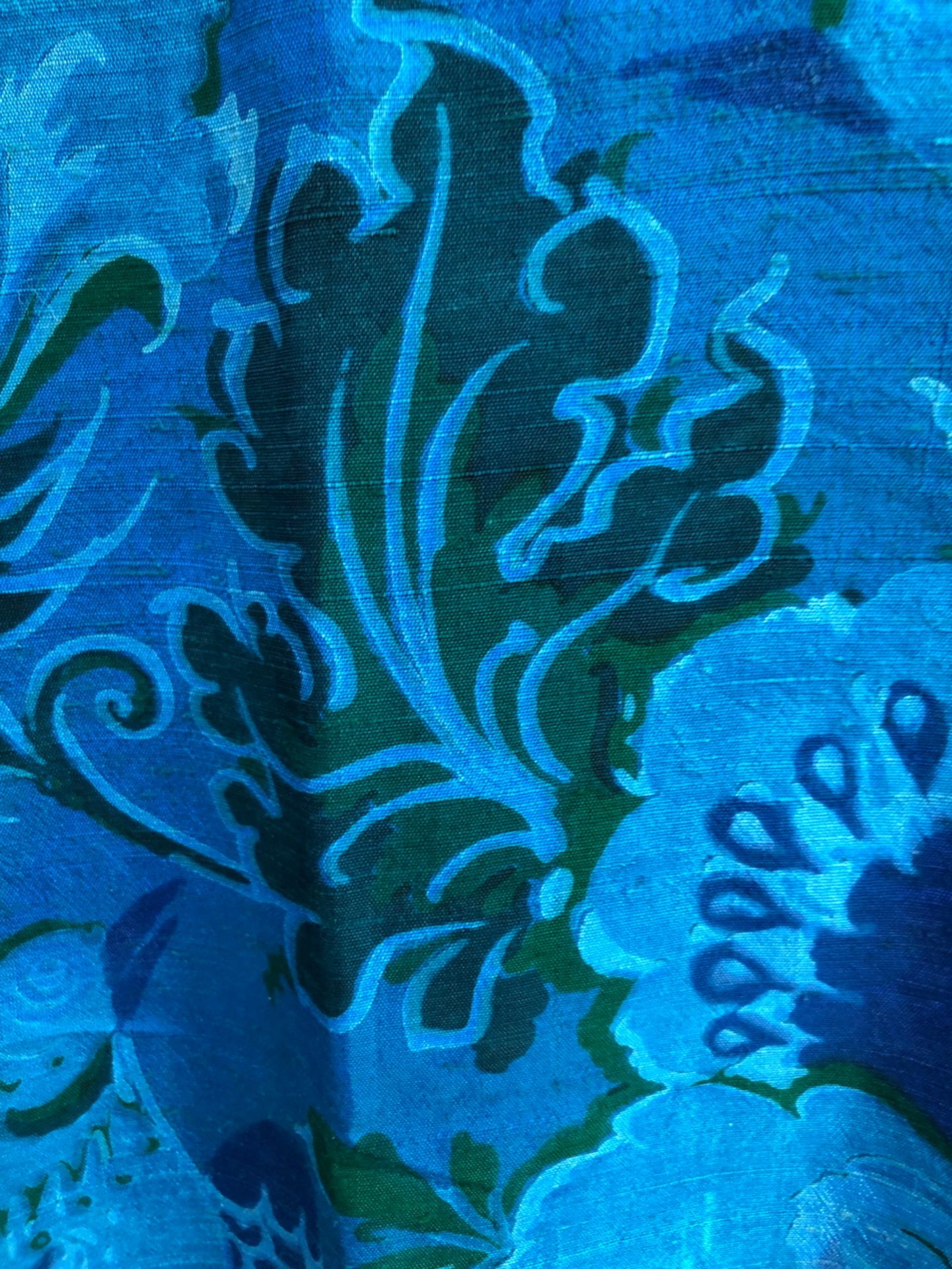 DRESS. A BLUE/GREEN 1967 SILK MINI DRESS MADE IN HONG KONG WITH SILK FROM JIM THOMPSON LENGTH - Image 2 of 7