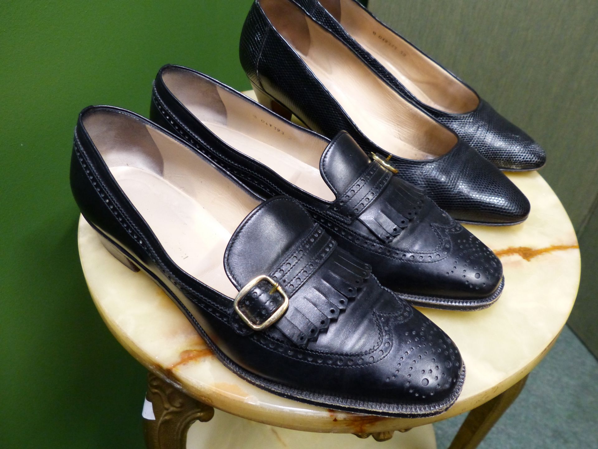 SHOES. TWO PAIRS TANINO CRISCI BLACK HEALS EUR SIZE 39. BLACK LOAFERS EUR SIZE 39. - Image 2 of 11