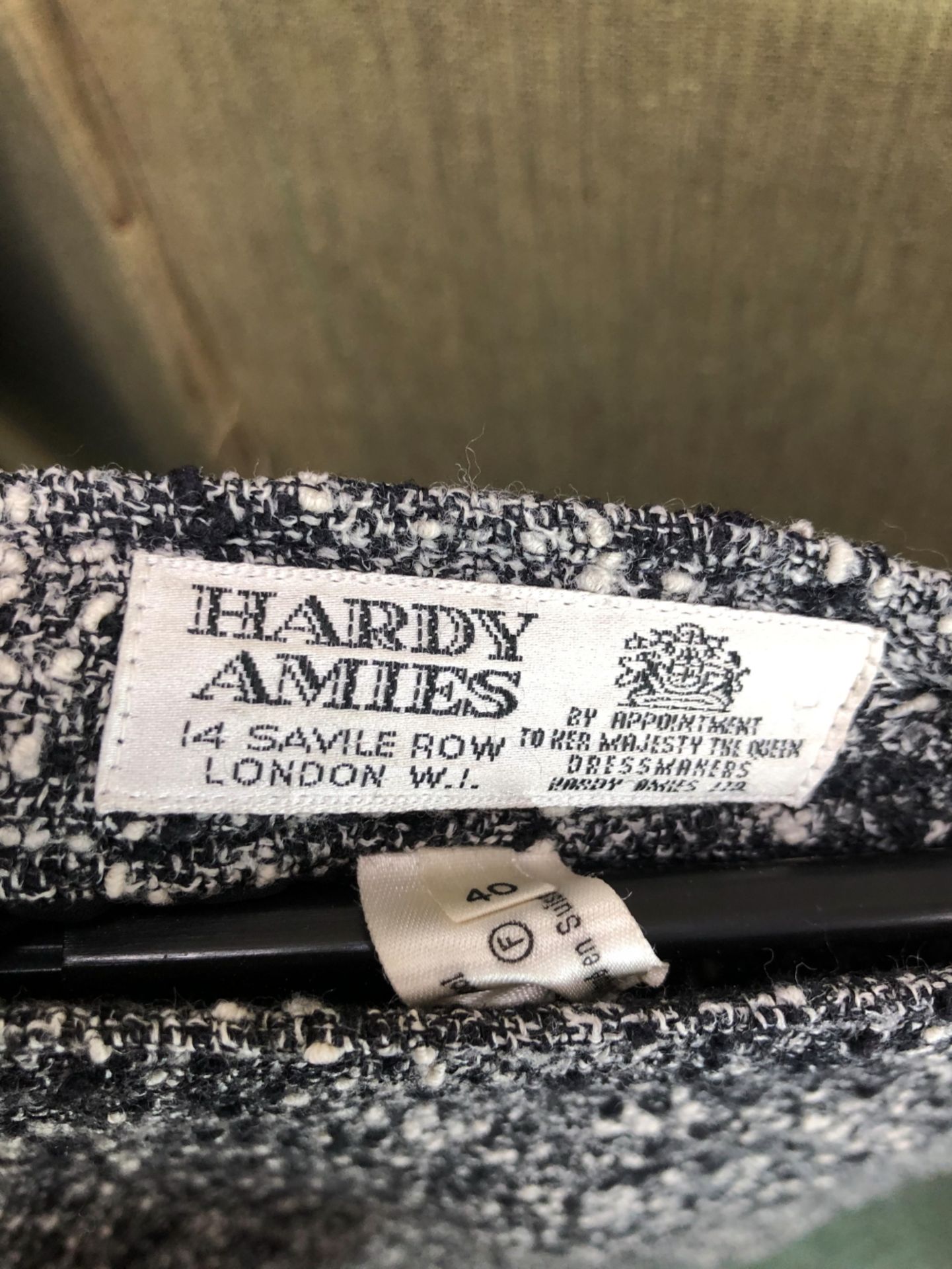 A HARDY AMIES SAVILE ROW BLACK AND WHITE TWEED SHIRT SIZE 40, TOGETHER WITH A GERRY WEBER BLACK - Image 11 of 23