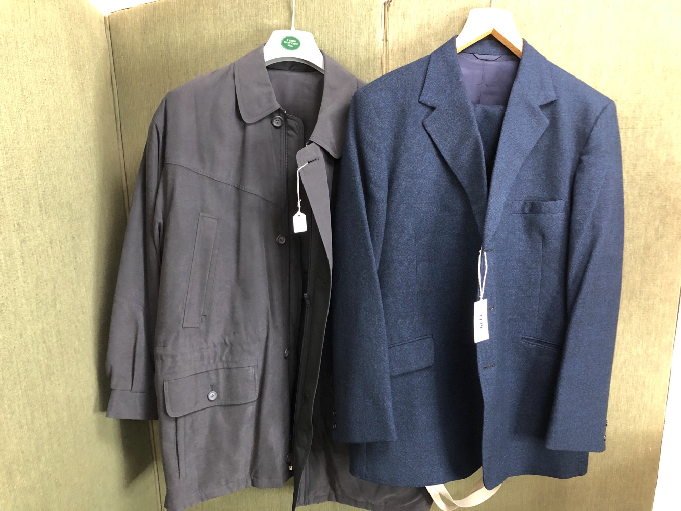 GENTS 3 PIECE SUIT: BURTON, DEEP BLUE, CHEST 42, WAIST 38 TOGETHER WITH JACKET: BERKETEX, SLATE