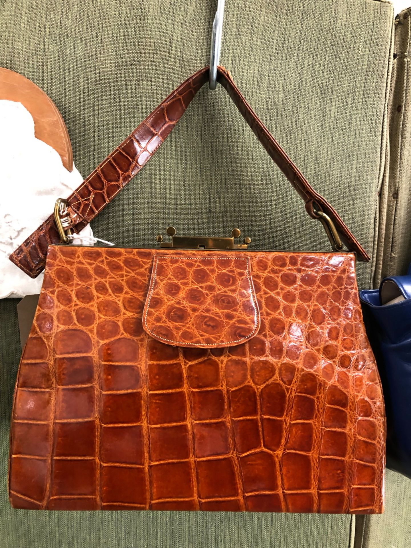 BAGS. A BAG CRAFT OF LONDON BLUE LEATHER BAG, TOGETHER WITH A CROCODILE EFFECT BROWN HANDBAG AND TWO - Image 3 of 5