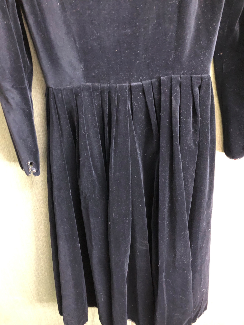 DRESS: ANNA BELINDA, BLACK VELVET, SLEEVE LENGTH 40cms, NECK TO HEM 117cms, ARMPIT TO ARMPIT 42cms. - Image 6 of 6