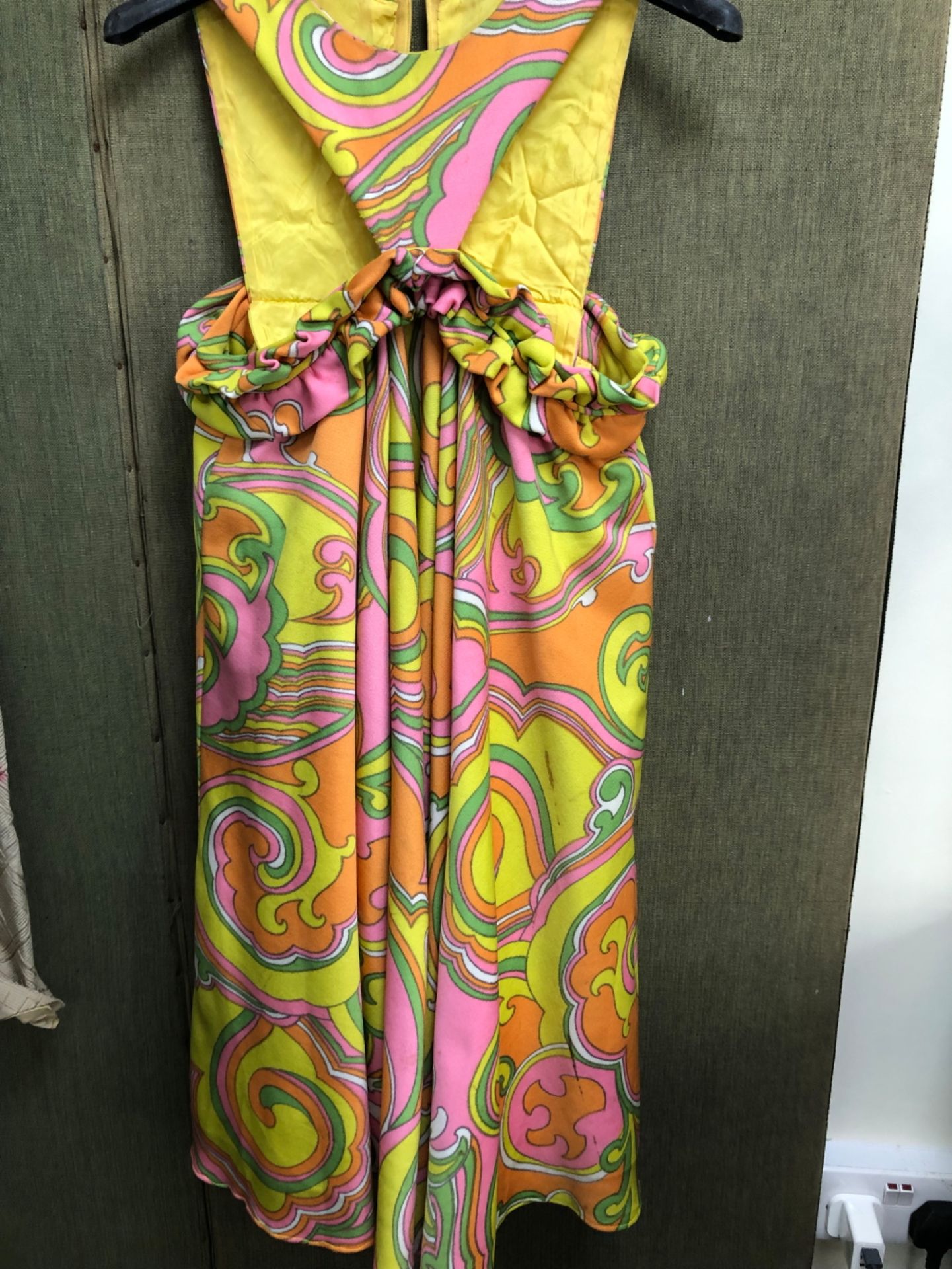 DRESS. A 1960'S PINK, ORANGE AND YELLOW DRESS, LENGTH 92cms, PIT TO PIT 34cms, AND AN ITALIAN ANGELA - Bild 2 aus 13