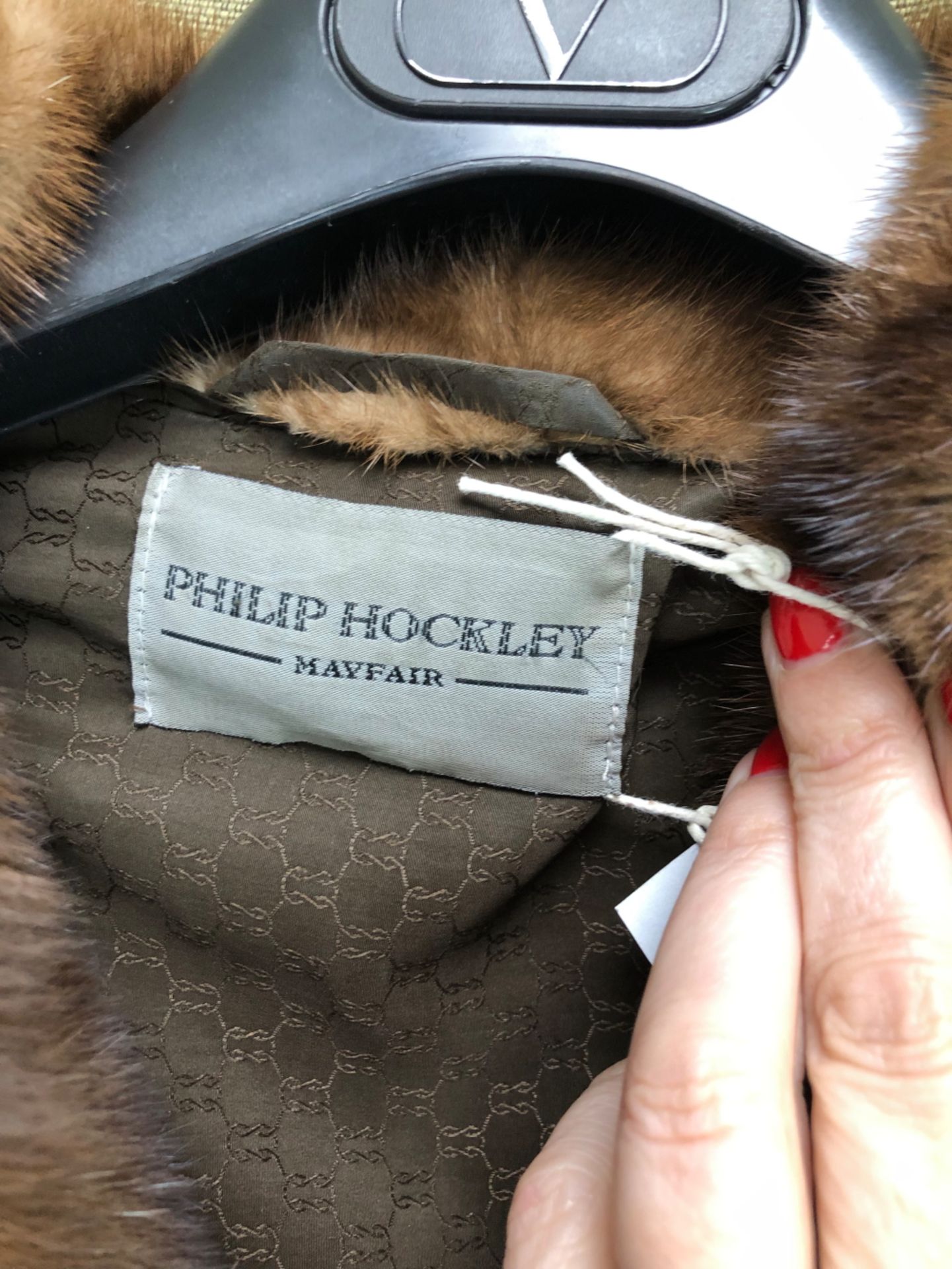 A PHILIP HOCKLEY MAYFAIR BROWN FUR JACKET. PIT TO PIT 52cm, SHOULDER TO HEM 83cm SHOULDER TO CUFF - Image 3 of 10